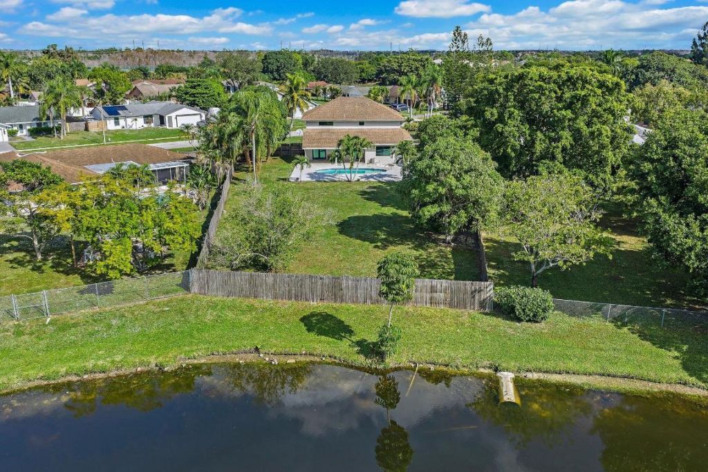 208 Las Palmas Street, Royal Palm Beach, FL 33411 Photo