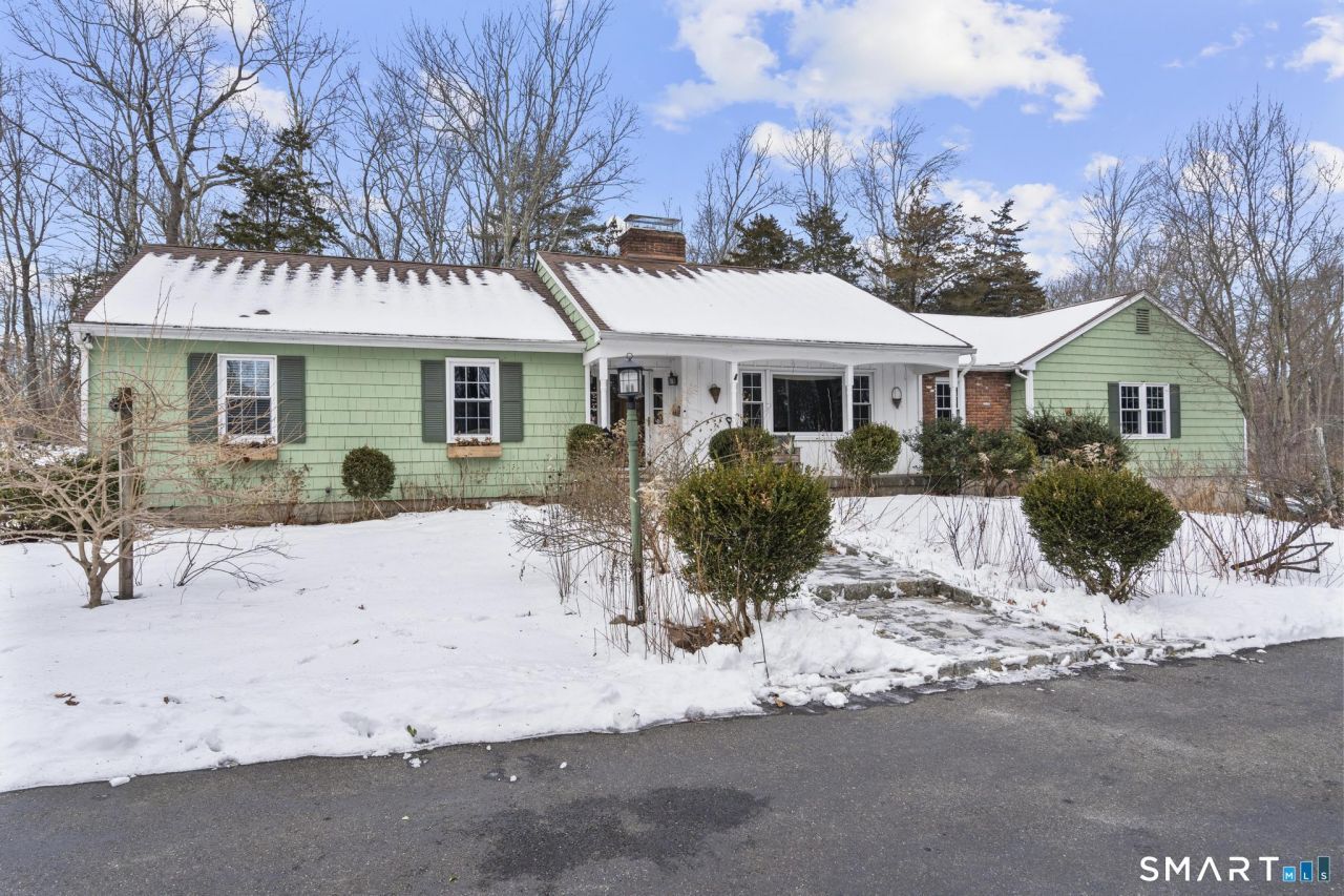 4 Twist Hill, Newtown, CT 06470 Main Photo