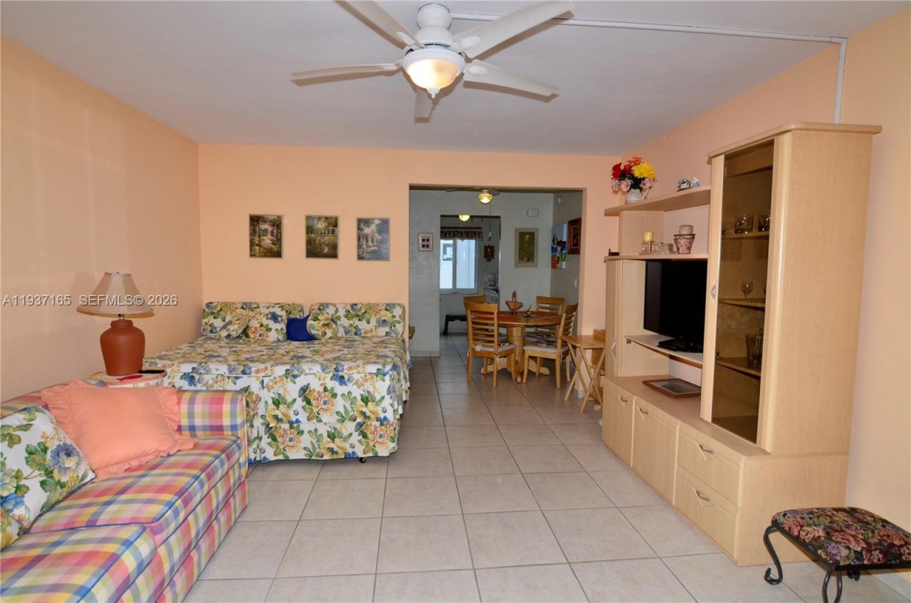 7430 Byron Ave, Unit 12A, Miami Beach, FL 33141 Photo