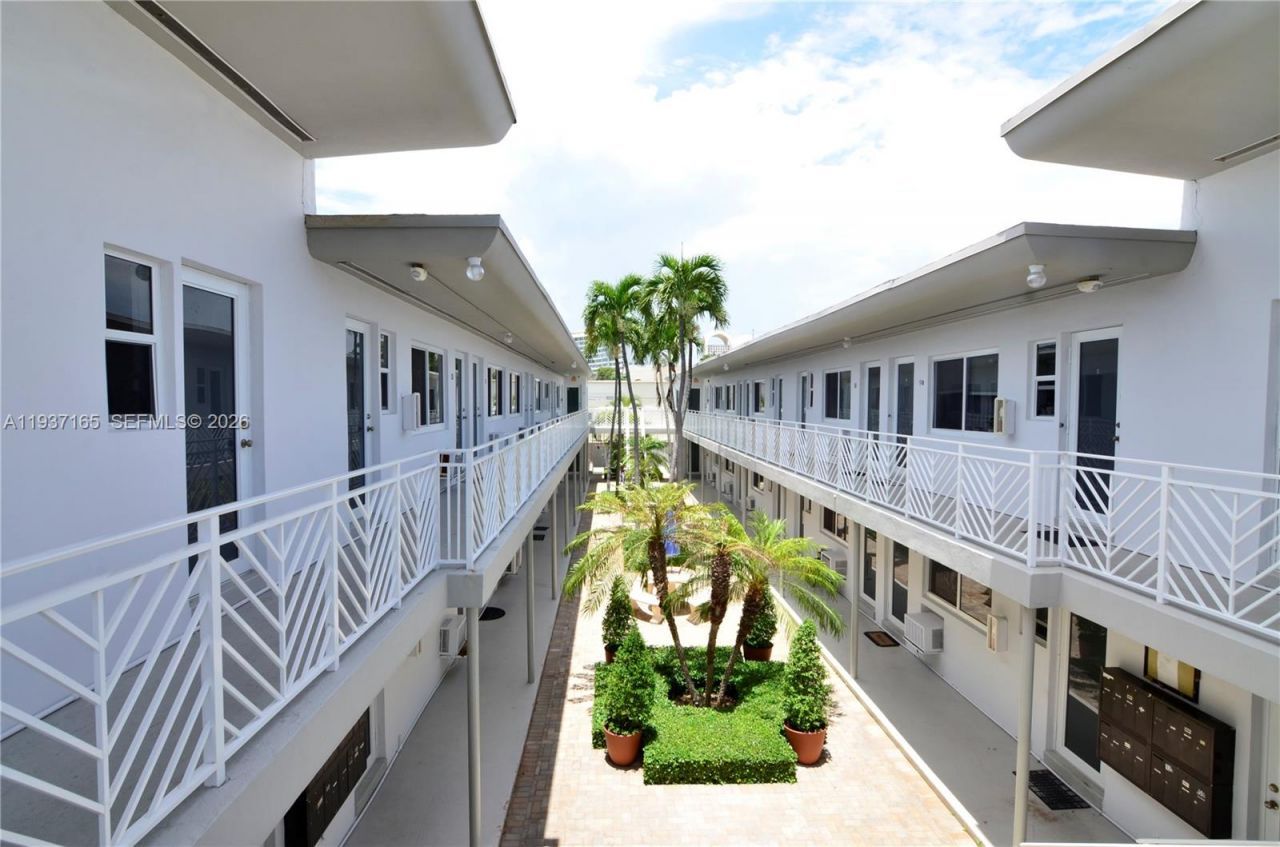 7430 Byron Ave, Unit 12A, Miami Beach, FL 33141 Photo