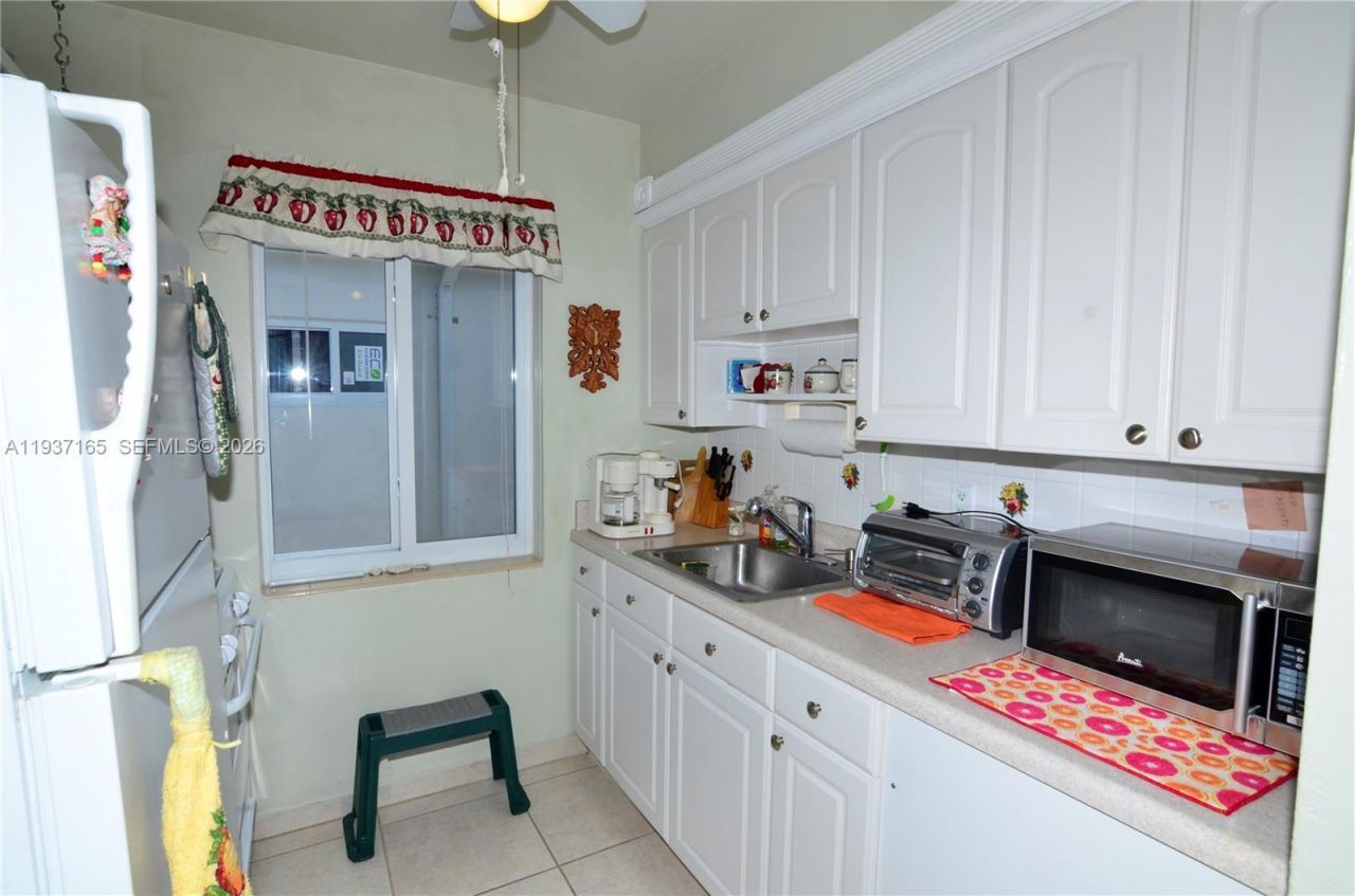 7430 Byron Ave, Unit 12A, Miami Beach, FL 33141 Photo