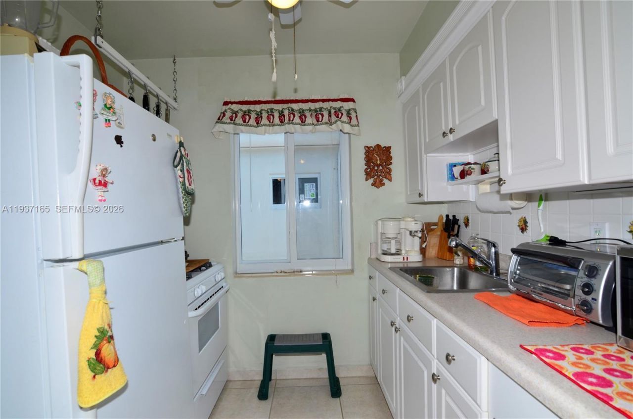 7430 Byron Ave, Unit 12A, Miami Beach, FL 33141 Photo