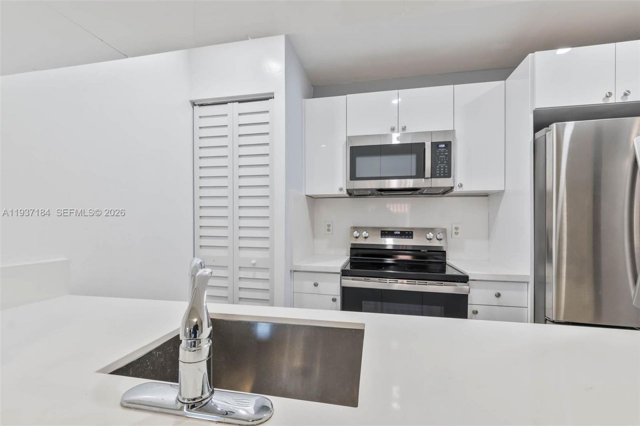 9704 Hammocks Blvd, Unit 201, Miami, FL 33196 Photo