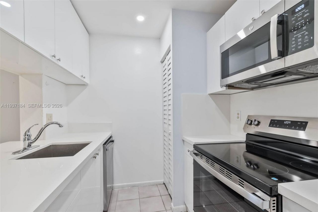 9704 Hammocks Blvd, Unit 201, Miami, FL 33196 Photo