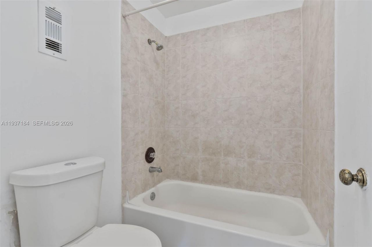 9704 Hammocks Blvd, Unit 201, Miami, FL 33196 Photo