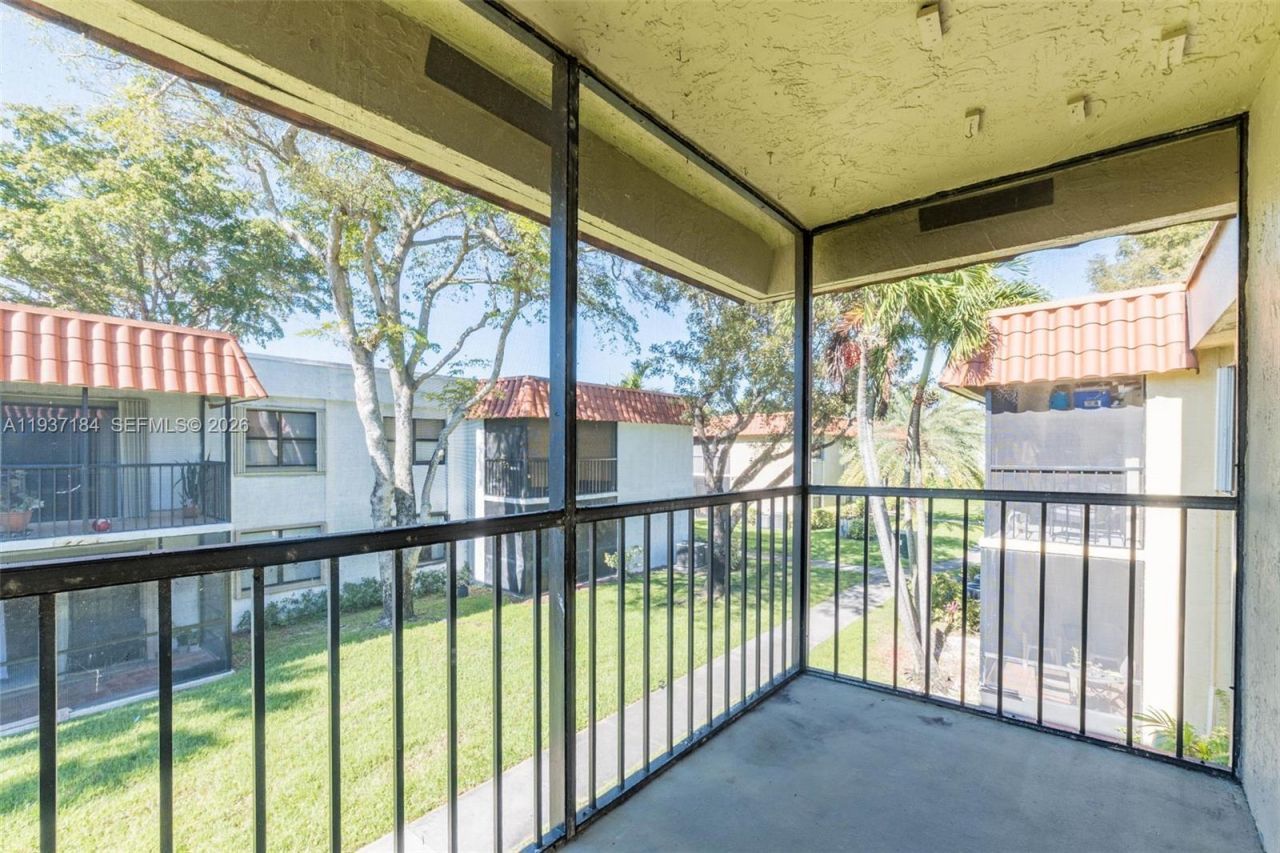 9704 Hammocks Blvd, Unit 201, Miami, FL 33196 Photo