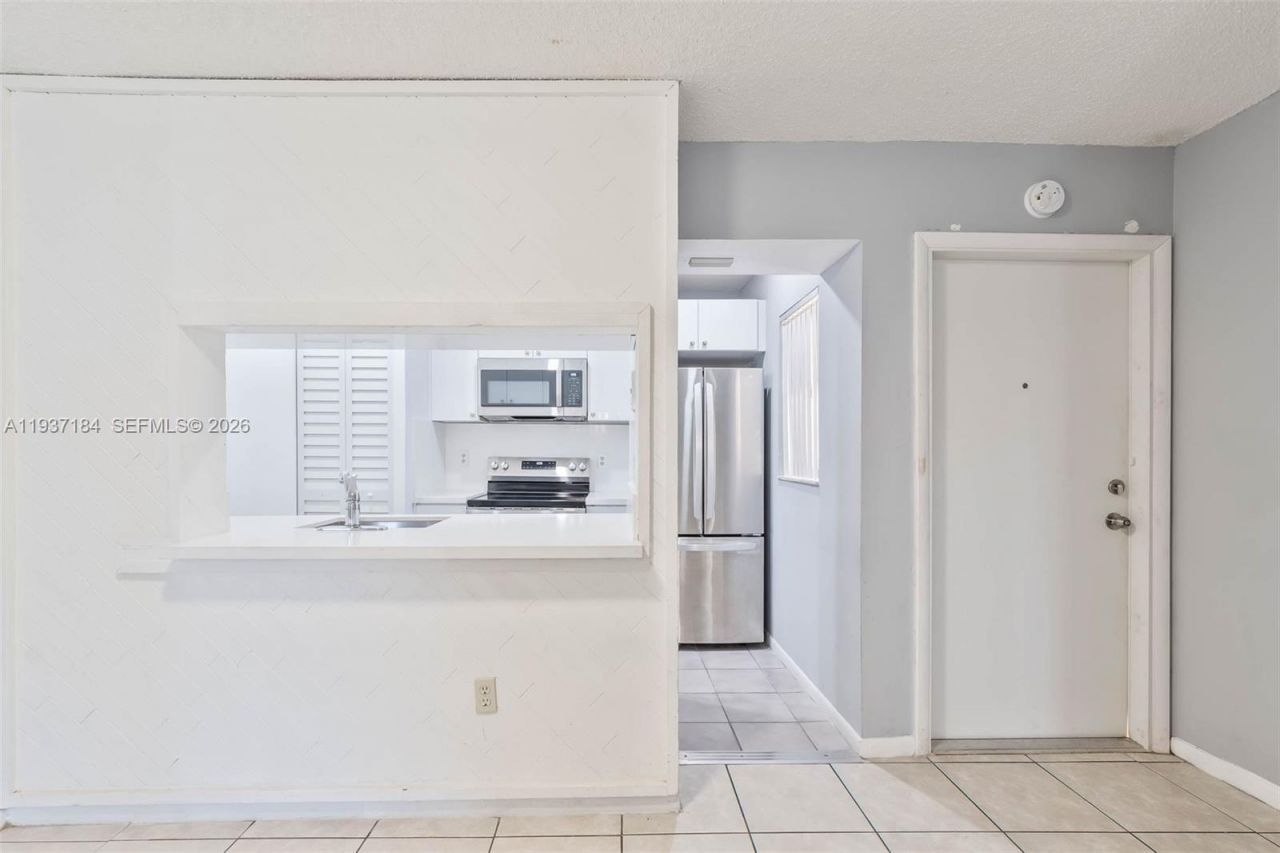 9704 Hammocks Blvd, Unit 201, Miami, FL 33196 Photo