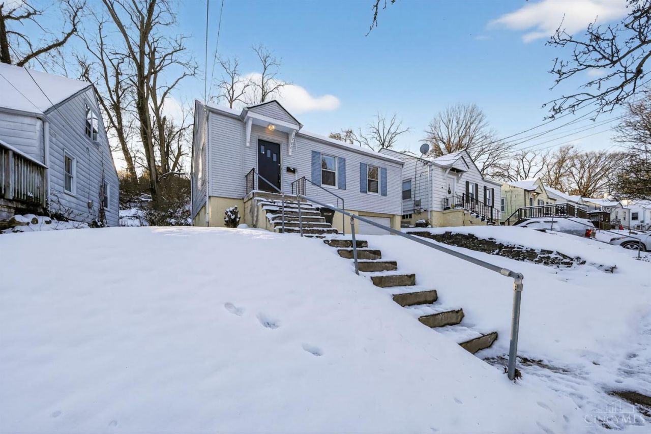 1782 Ashbrook Drive, Cincinnati, OH 45238 Main Photo