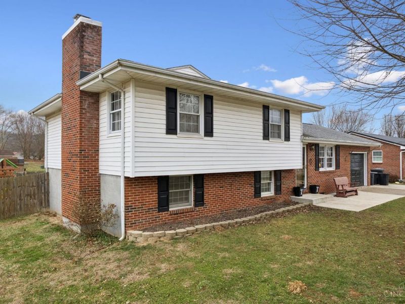1885 Campbell Drive, Aberdeen, OH 45101 Photo 2