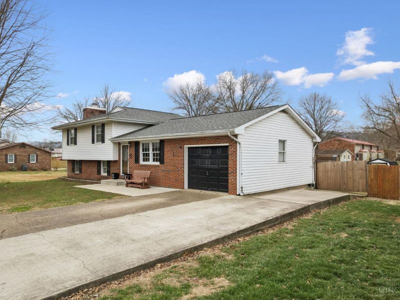 1885 Campbell Drive, Aberdeen, OH 45101 Photo 3