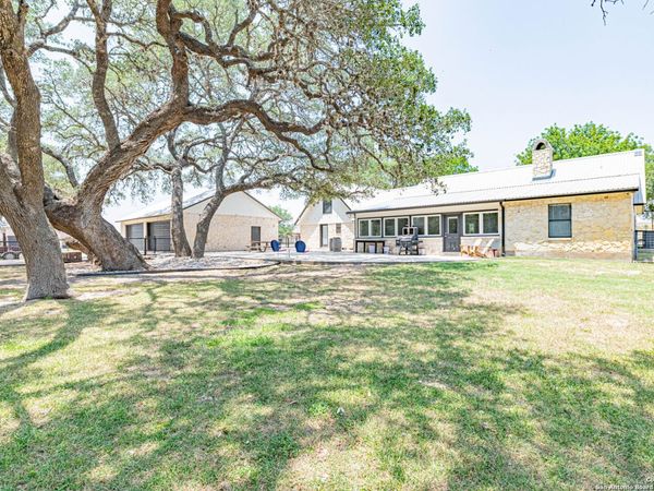 461 FM 3432, La Vernia, TX 78121