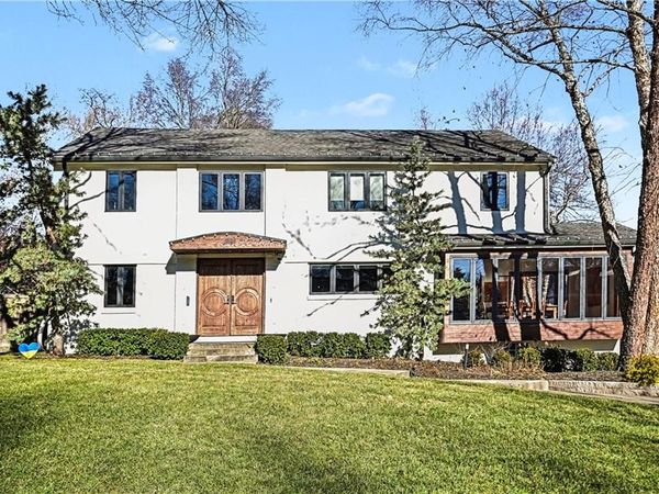 810 W 57th Street, Kansas City, MO 64113