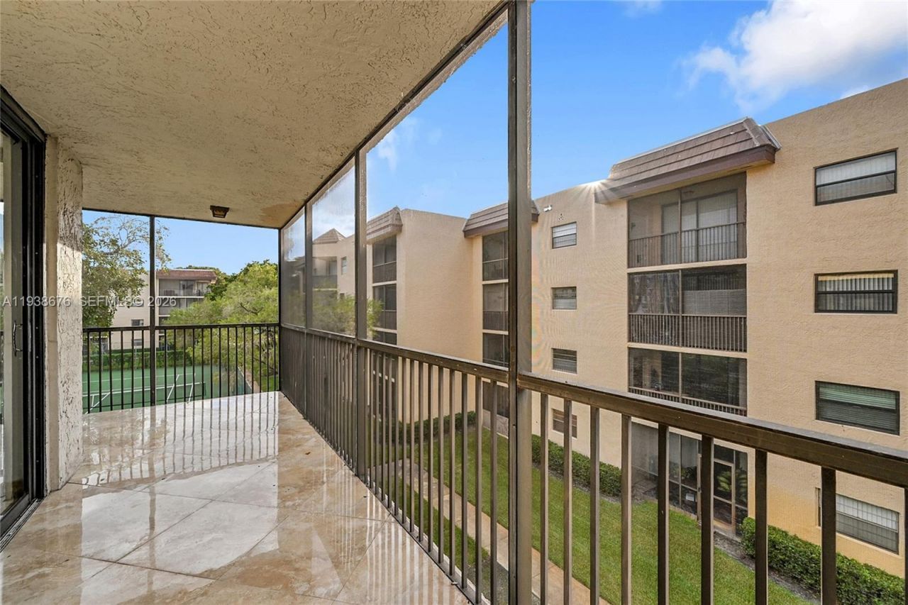 10501 W Broward Blvd, Unit 311, Plantation, FL 33324 Photo