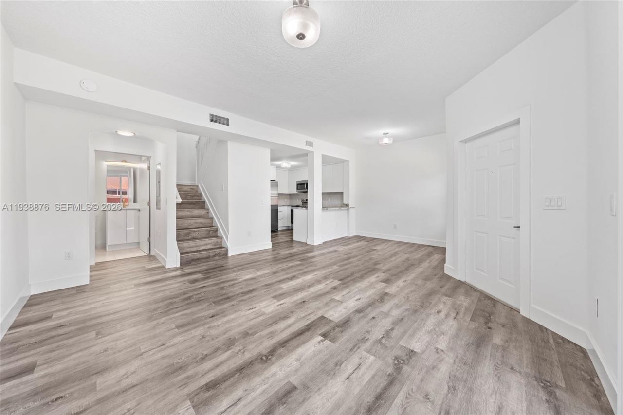 6141 NW 115th Pl, Unit 359, Doral, FL 33178 Photo