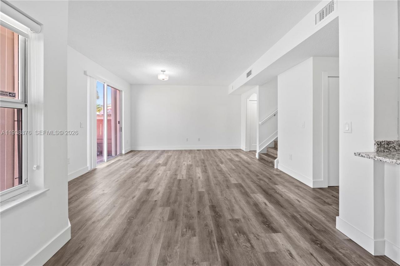 6141 NW 115th Pl, Unit 359, Doral, FL 33178 Photo