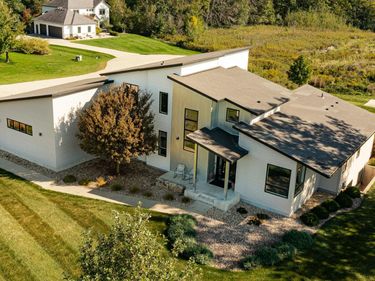 4080 Ironton Lane SW, Rochester, MN 55902