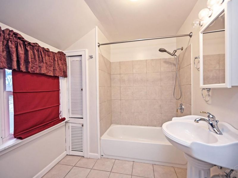 1266 Avon Drive, Cincinnati, OH 45229 Photo 62