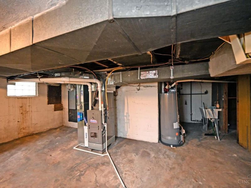 1266 Avon Drive, Cincinnati, OH 45229 Photo 69