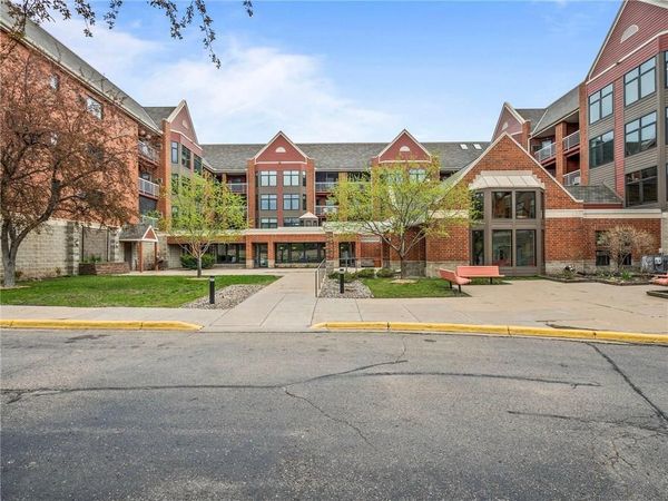 500 County Road B W, Unit 113, Roseville, MN 55113