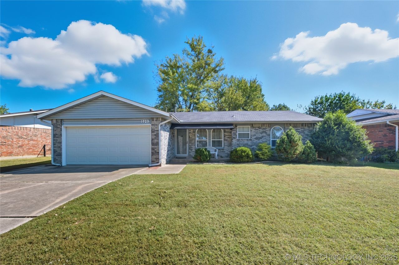 1729 S Spruce Avenue, Broken Arrow, OK 74012 Main Photo