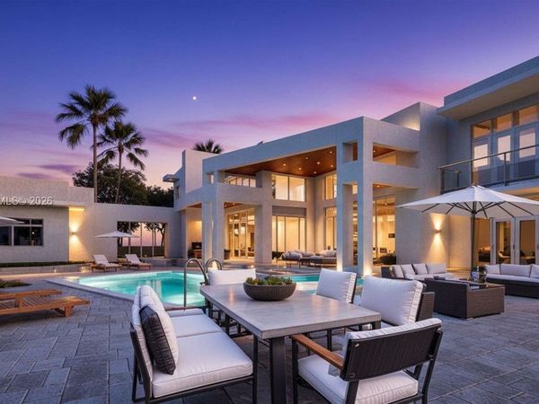 6300 SW 104th St, Pinecrest, FL 33156