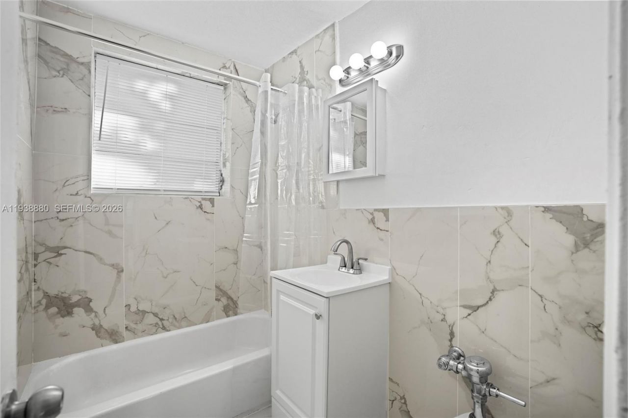 4172 Chase Ave, Unit 3, Miami Beach, FL 33140 Photo