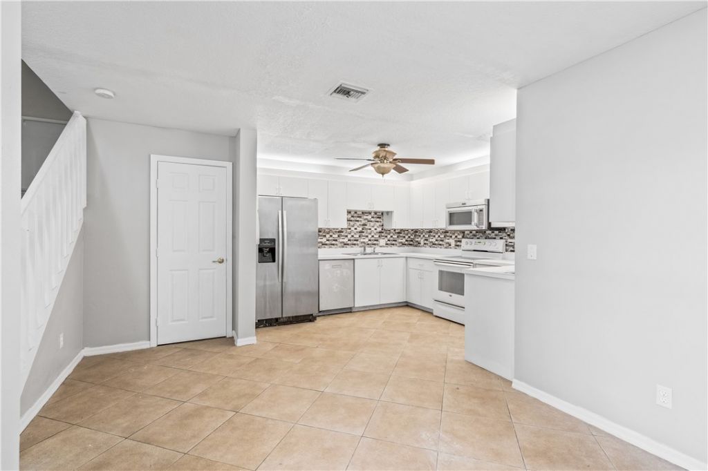 1536 N Lawnwood Circle, Unit 3, Fort Pierce, FL 34950 Photo