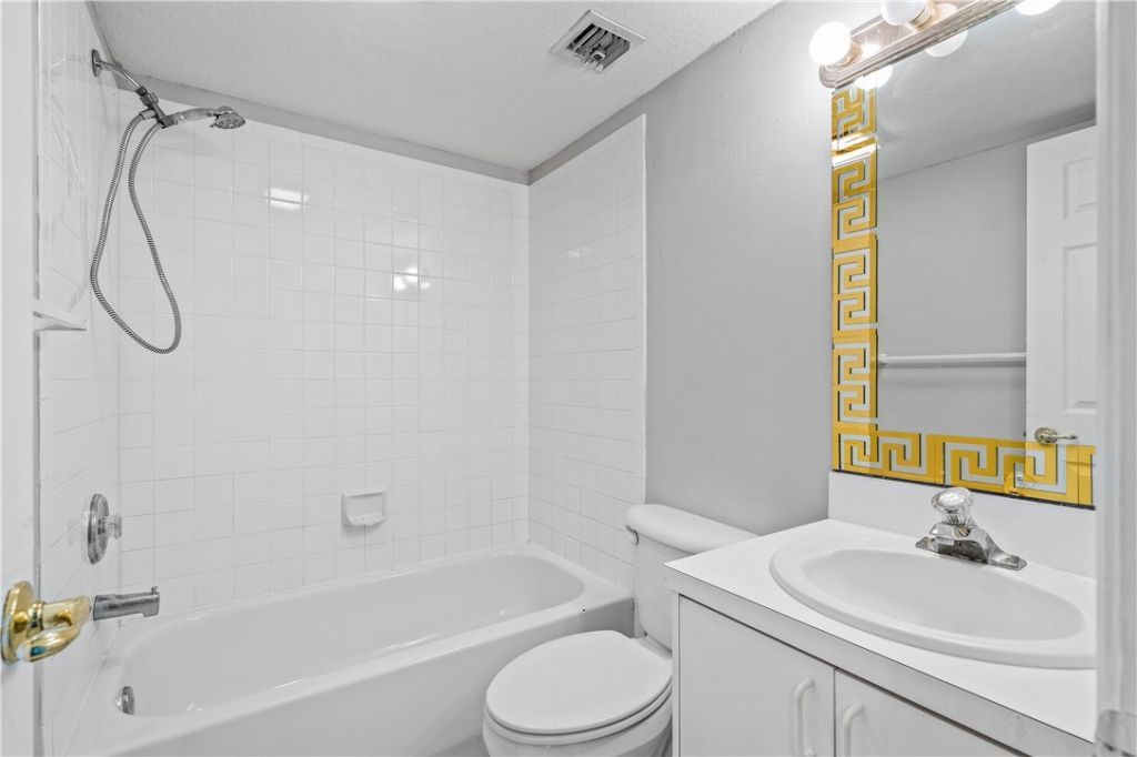 1536 N Lawnwood Circle, Unit 3, Fort Pierce, FL 34950 Photo