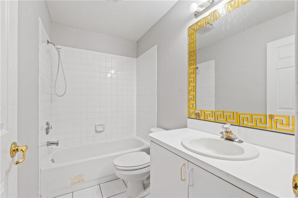 1536 N Lawnwood Circle, Unit 3, Fort Pierce, FL 34950 Photo