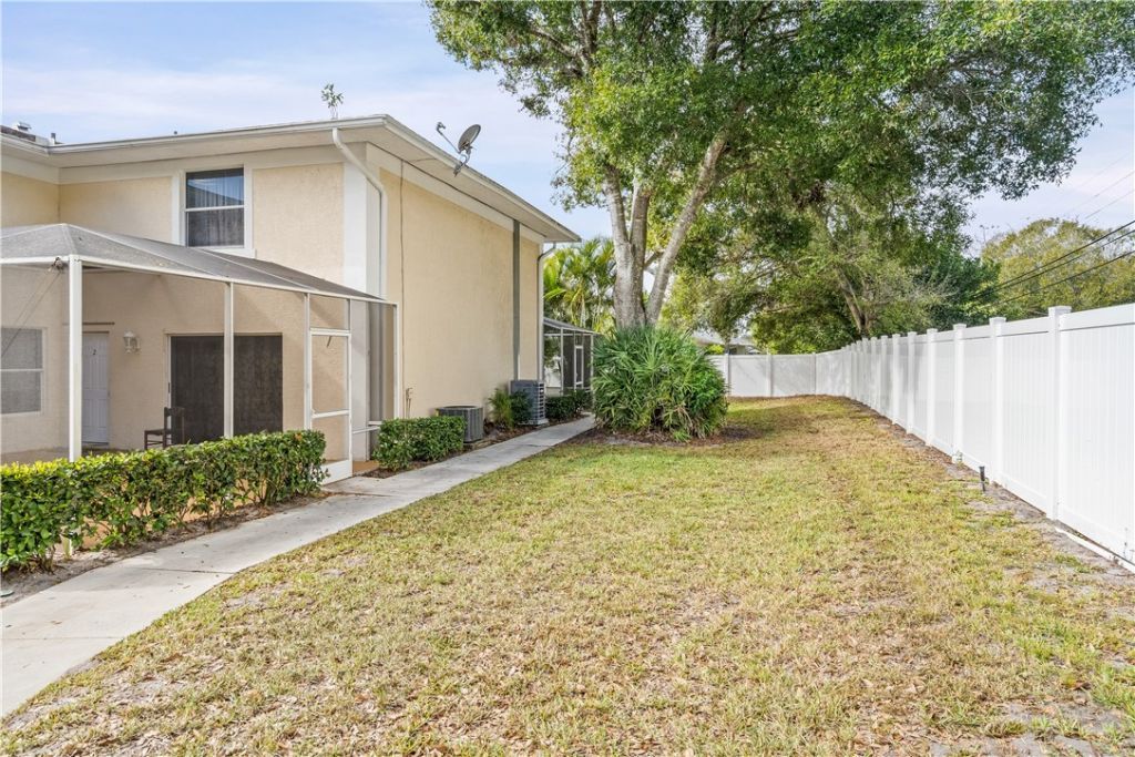 1536 N Lawnwood Circle, Unit 3, Fort Pierce, FL 34950 Photo