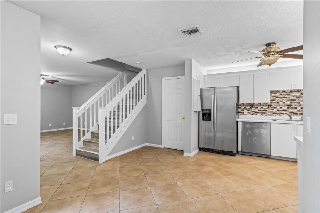 1536 N Lawnwood Circle, Unit 3, Fort Pierce, FL 34950 Photo