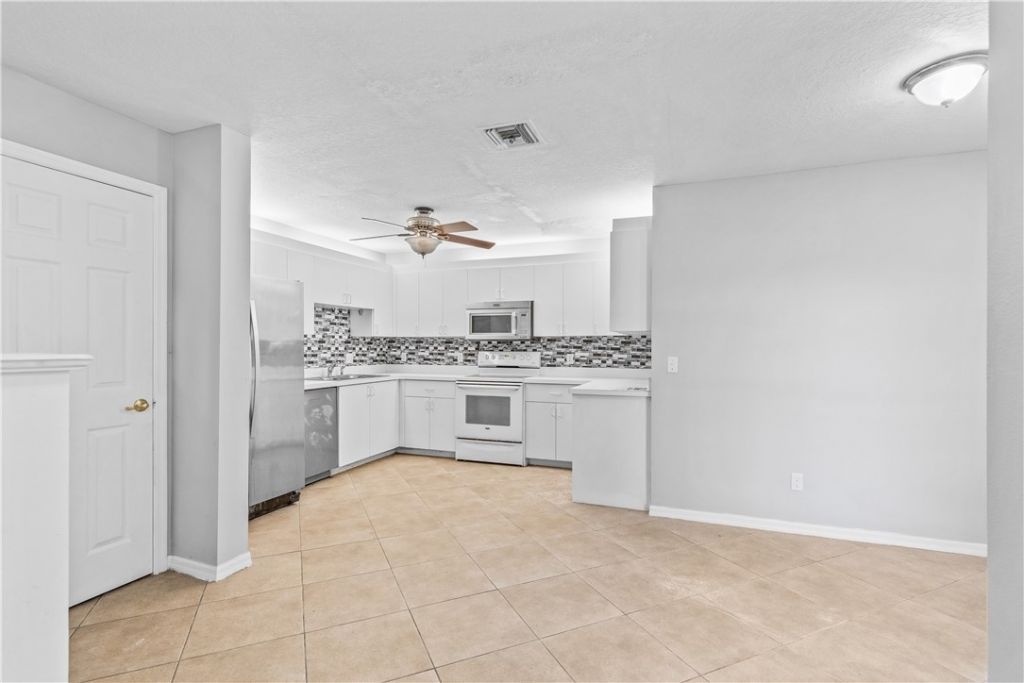 1536 N Lawnwood Circle, Unit 3, Fort Pierce, FL 34950 Photo