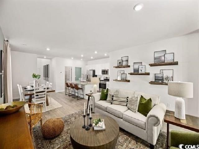 843 Western Rail Way Photo 9