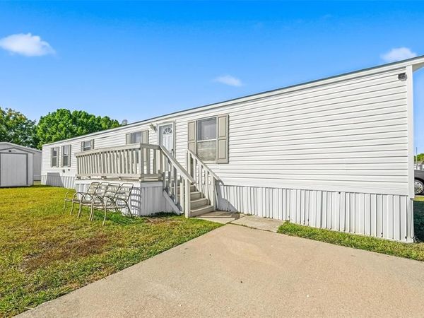 607 Keats Road, Wilmer, TX 75172