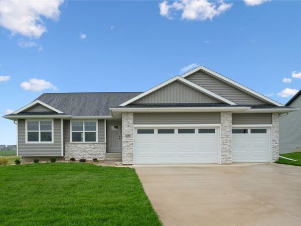 3329 Center Court, Robins, IA 52328