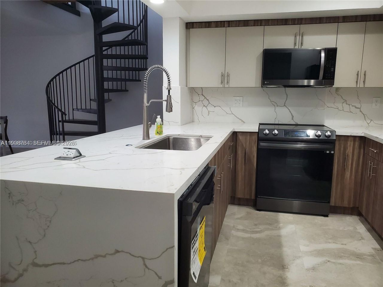 8350 Dundee , Miami Lakes, FL 33016 Photo