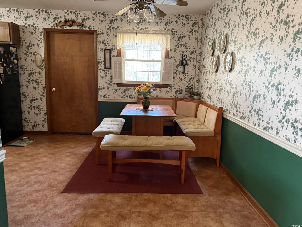 220 Caropine Dr. Photo 10