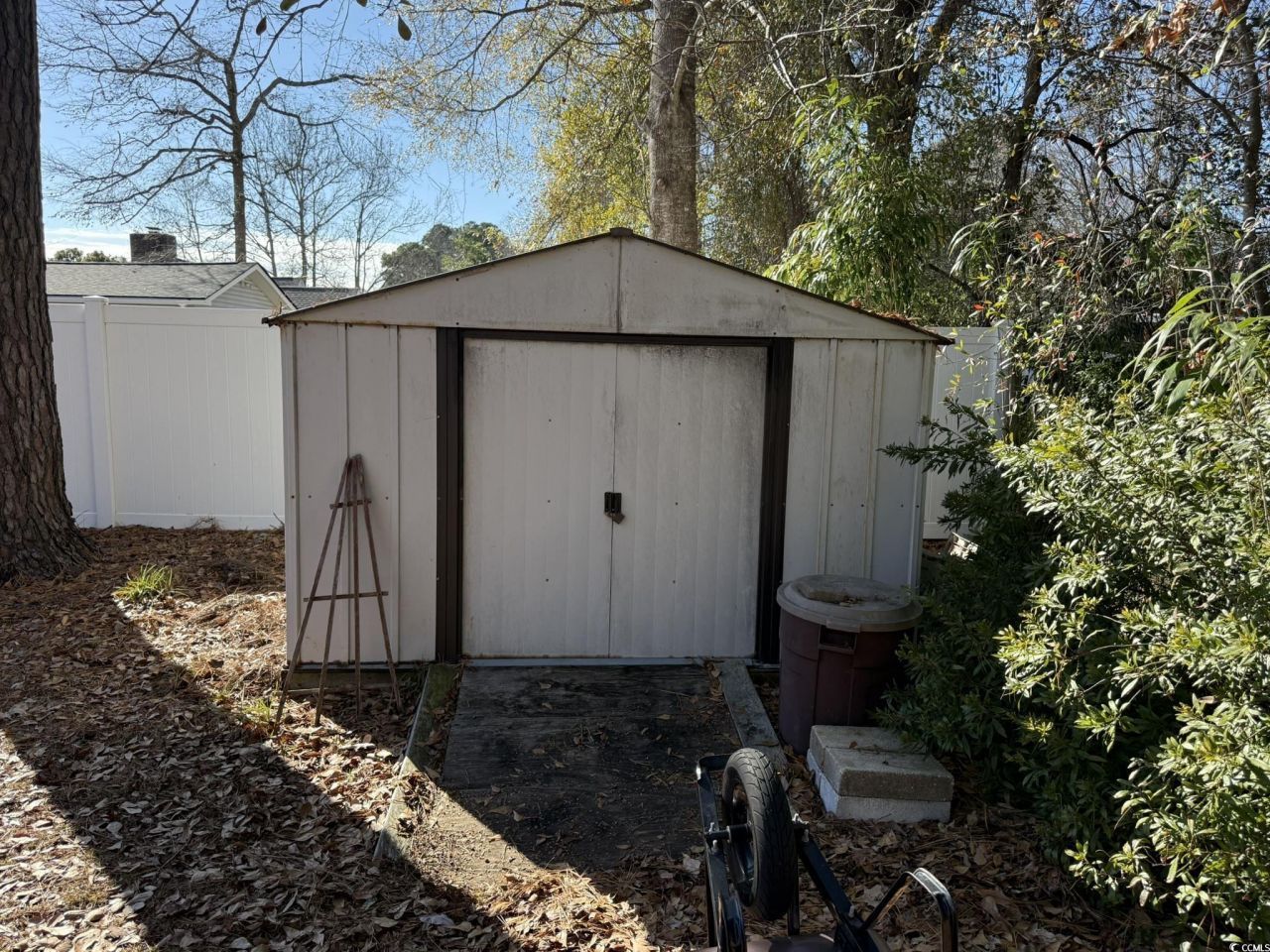 220 Caropine Dr. Photo 6