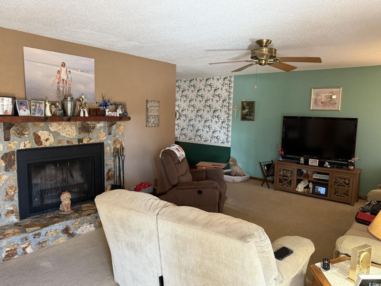 220 Caropine Dr. Photo 7