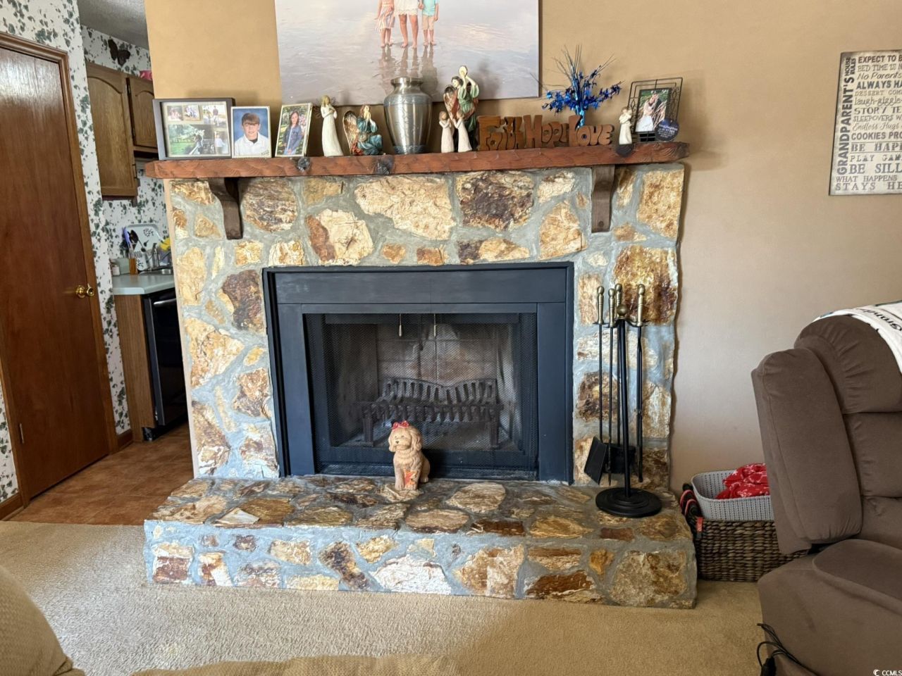 220 Caropine Dr. Photo 9