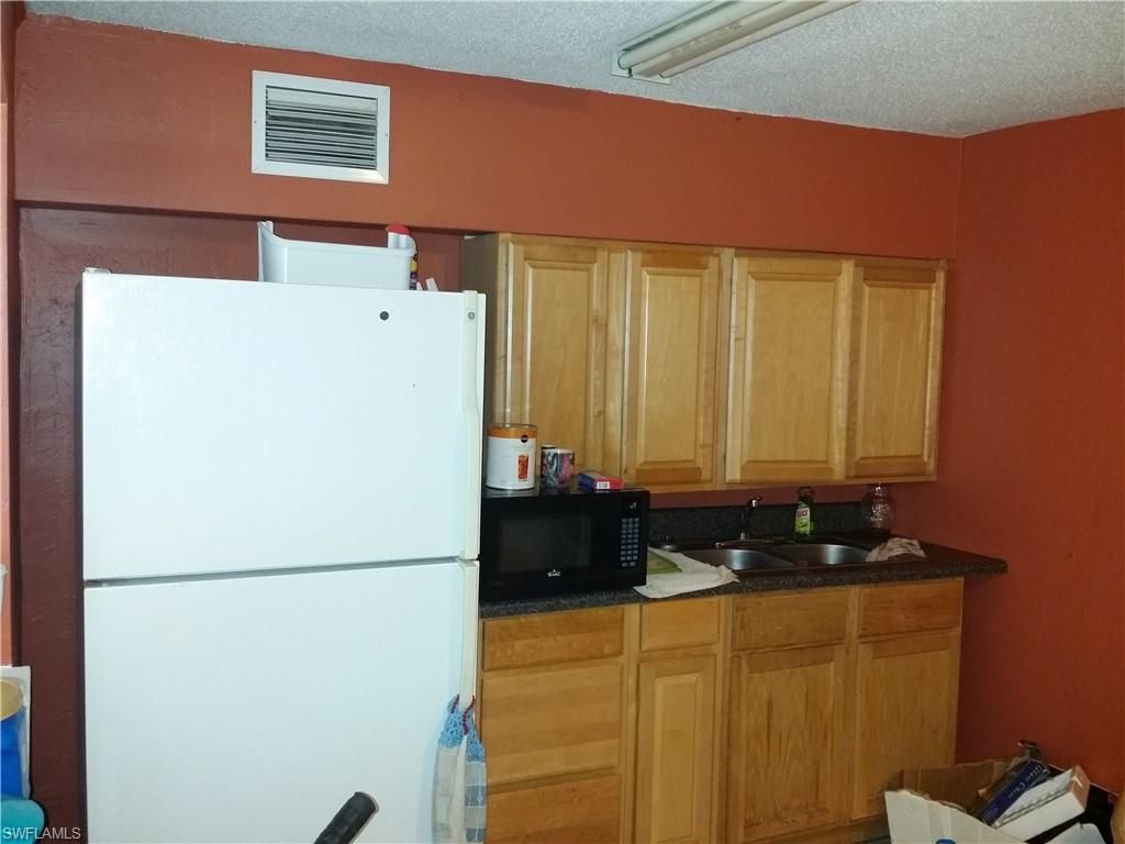 950 Lakeview Dr, North Fort Myers, FL 33903 Photo