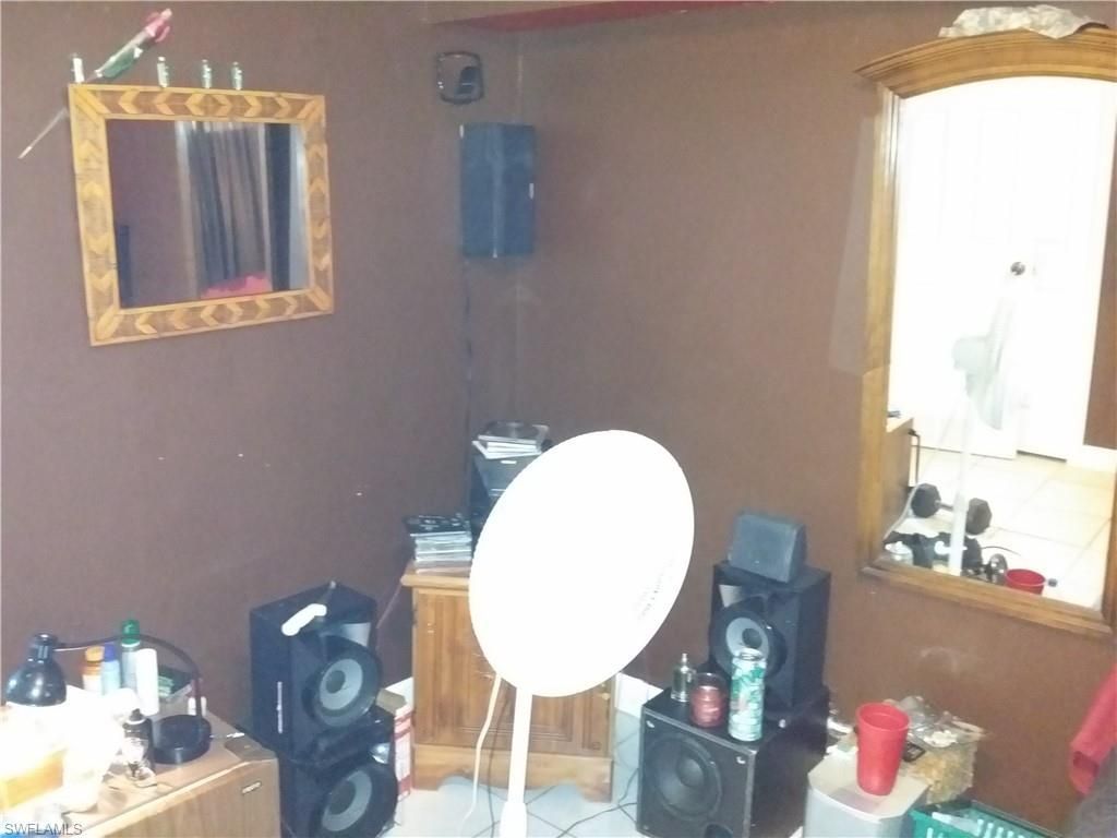 950 Lakeview Dr, North Fort Myers, FL 33903 Photo