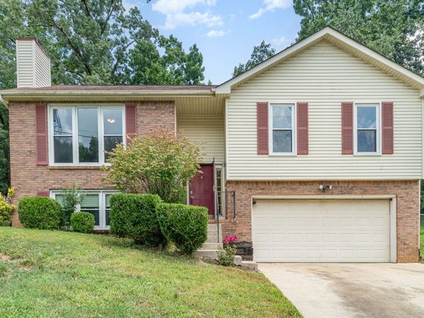 1215 Verkler Dr, Clarksville, TN 37042