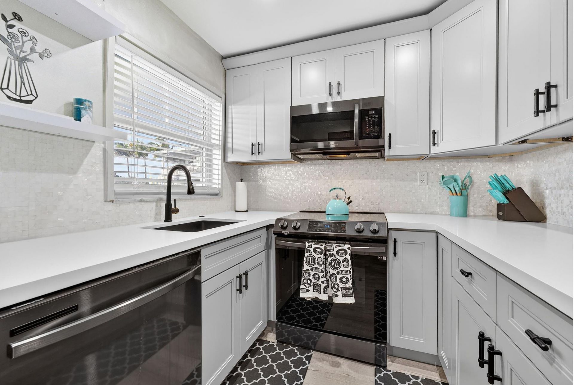 535 Hendricks Isle, Unit 208, Fort Lauderdale, FL 33301 Photo