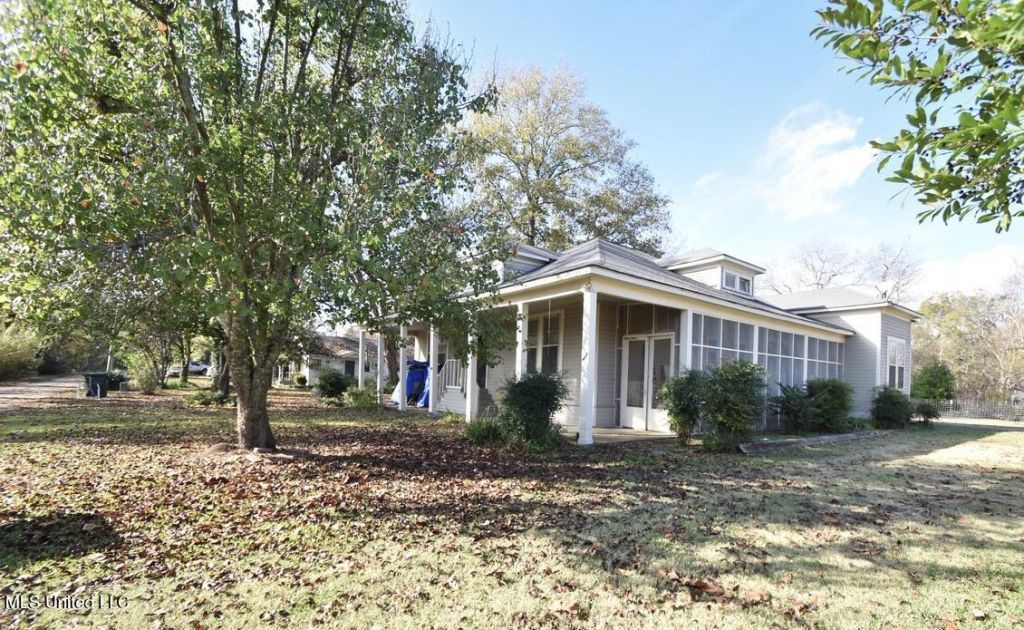 100 W Gleason Street, Schlater, MS 38952 Main Photo