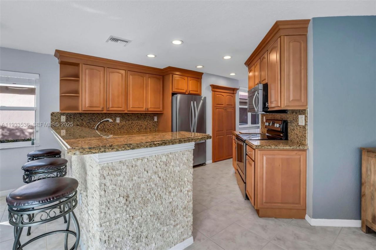 1996 NW 170th Ter, Pembroke Pines, FL 33028 Photo