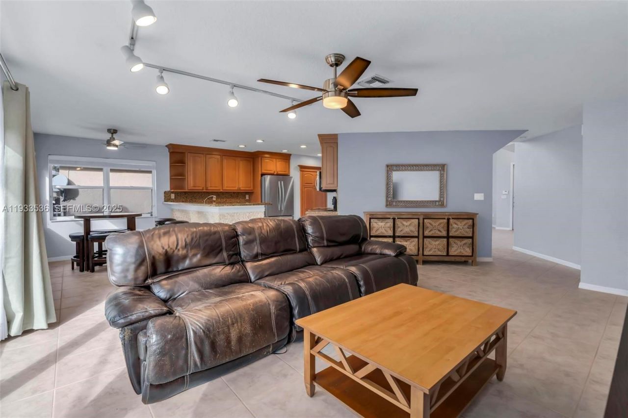 1996 NW 170th Ter, Pembroke Pines, FL 33028 Photo