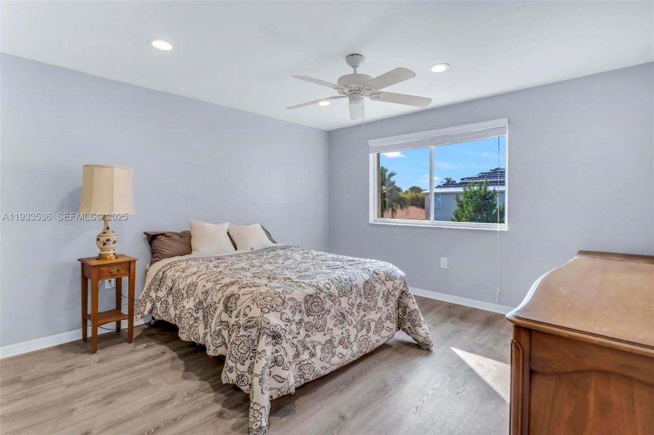 1996 NW 170th Ter, Pembroke Pines, FL 33028 Photo