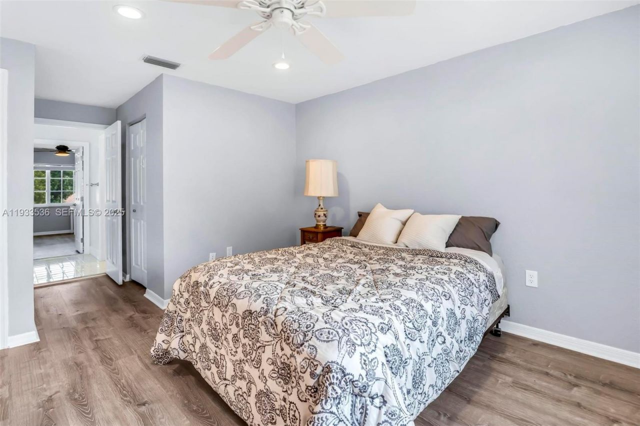 1996 NW 170th Ter, Pembroke Pines, FL 33028 Photo