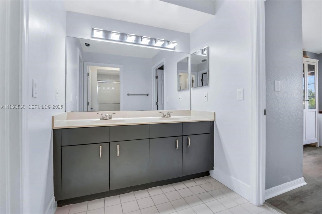 1996 NW 170th Ter, Pembroke Pines, FL 33028 Photo